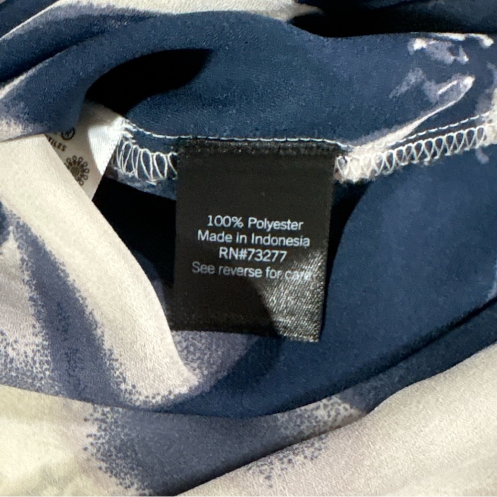 Simply Vera Vera Wang Floral V-Neck Short Sleeve Blouse - Navy & White, XXL - Picture 8 of 9